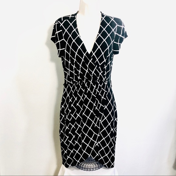 Express Black White Mini Dress XS Elastic Waist - Picture 1 of 8